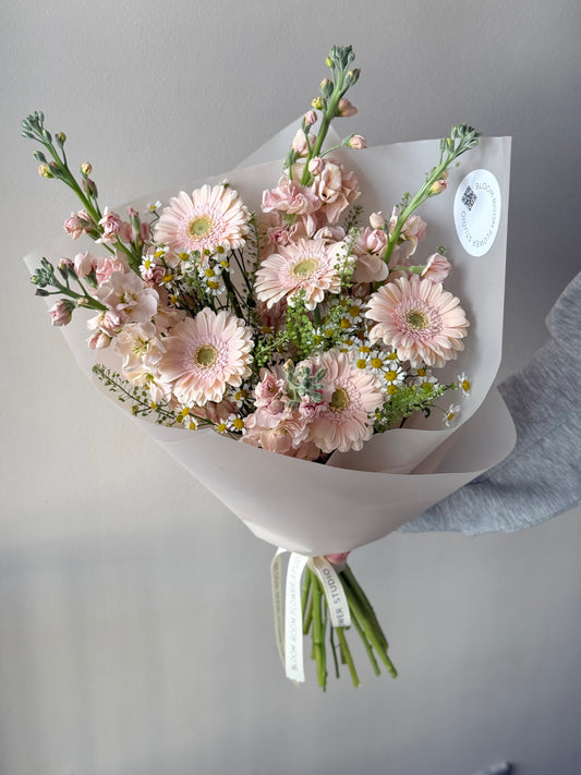 "Creme Brûlée" Art Bouquet – BloomRoom.ee, fresh flowers in Tallinn