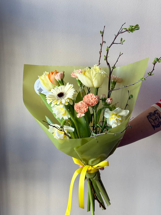 "Spring Mix" Art Bouquet – BloomRoom.ee, fresh flowers in Tallinn