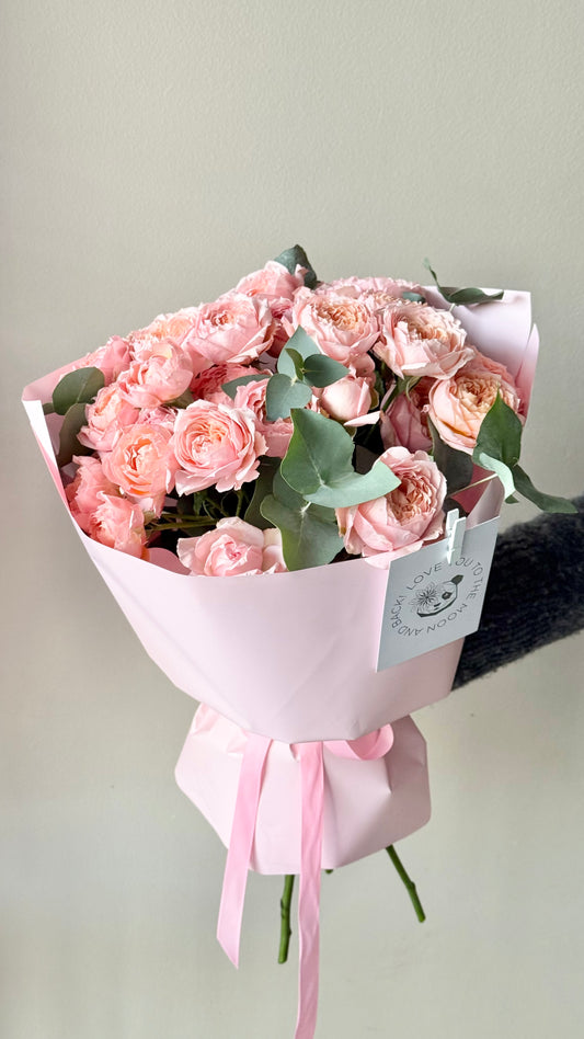 "Julietta" spray garden roses with eucalyptus – BloomRoom.ee, fresh flowers in Tallinn