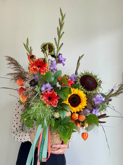 Flower bascet with seasonal bloomers 🧡