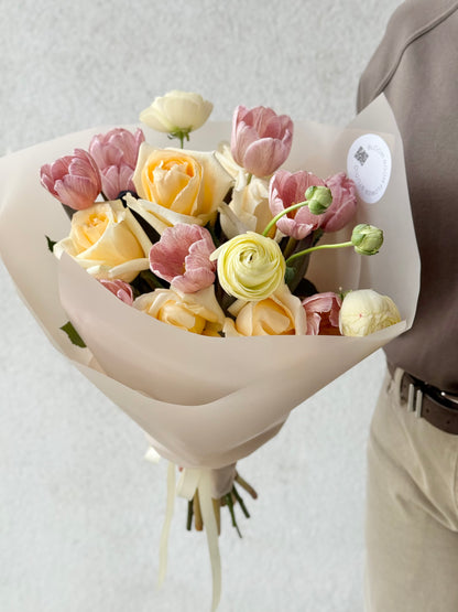 “Creme De La Creme" Grand  Bouquet