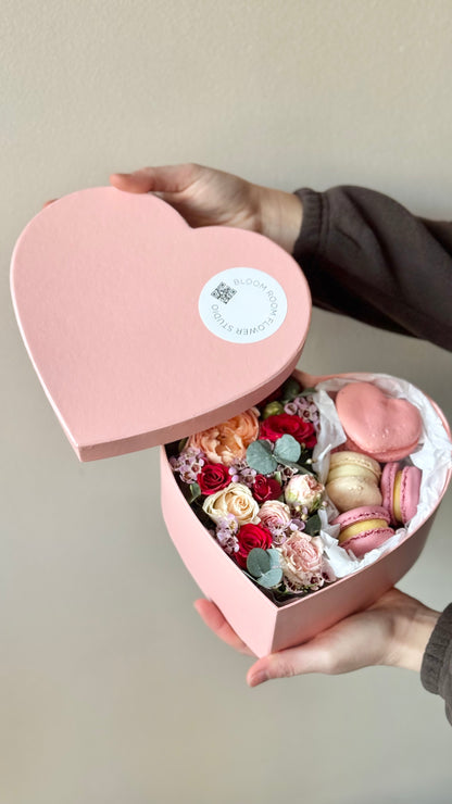 ♥️ Surprise Box with Macarons