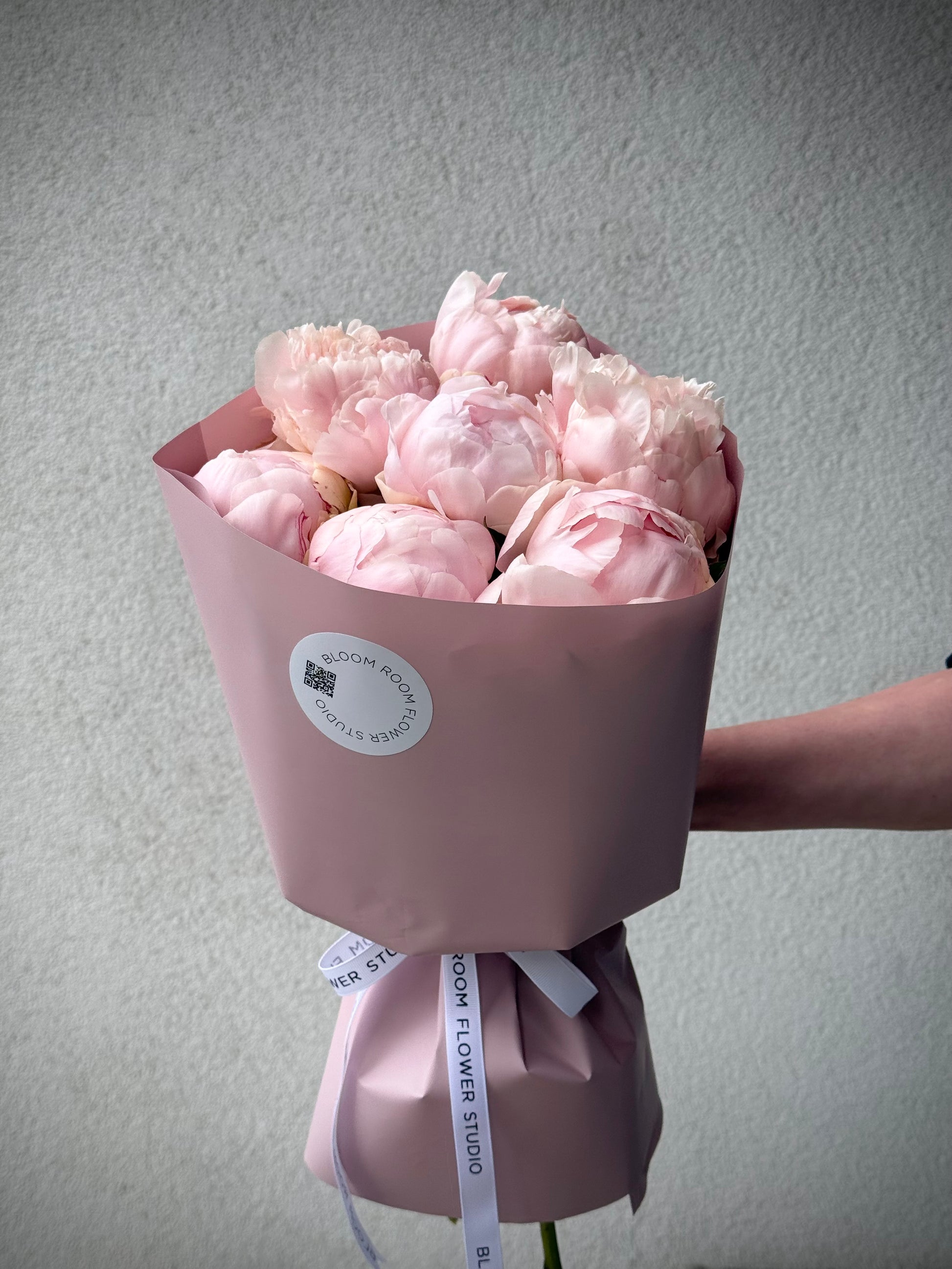 7 Pioni "Nancy Nora" kergelt roosa paberi sees | 7 Пионов "Нэнси Нора" в легкой розовой упаковке | 7 Peonies "Nancy Nora" wrapped in light pink paper