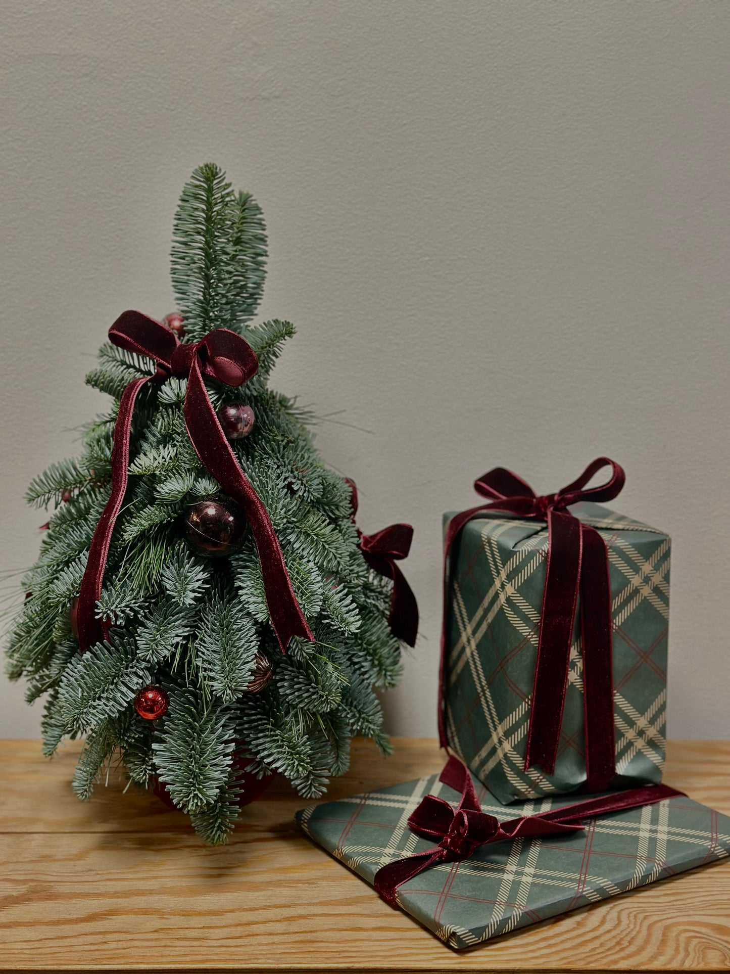 Ehtne burgundia värvi käsitööne jõulupuu ja kingitused | Ручная елка цвета бордо и подарки | Handmade burgundy Christmas tree with wrapped gifts