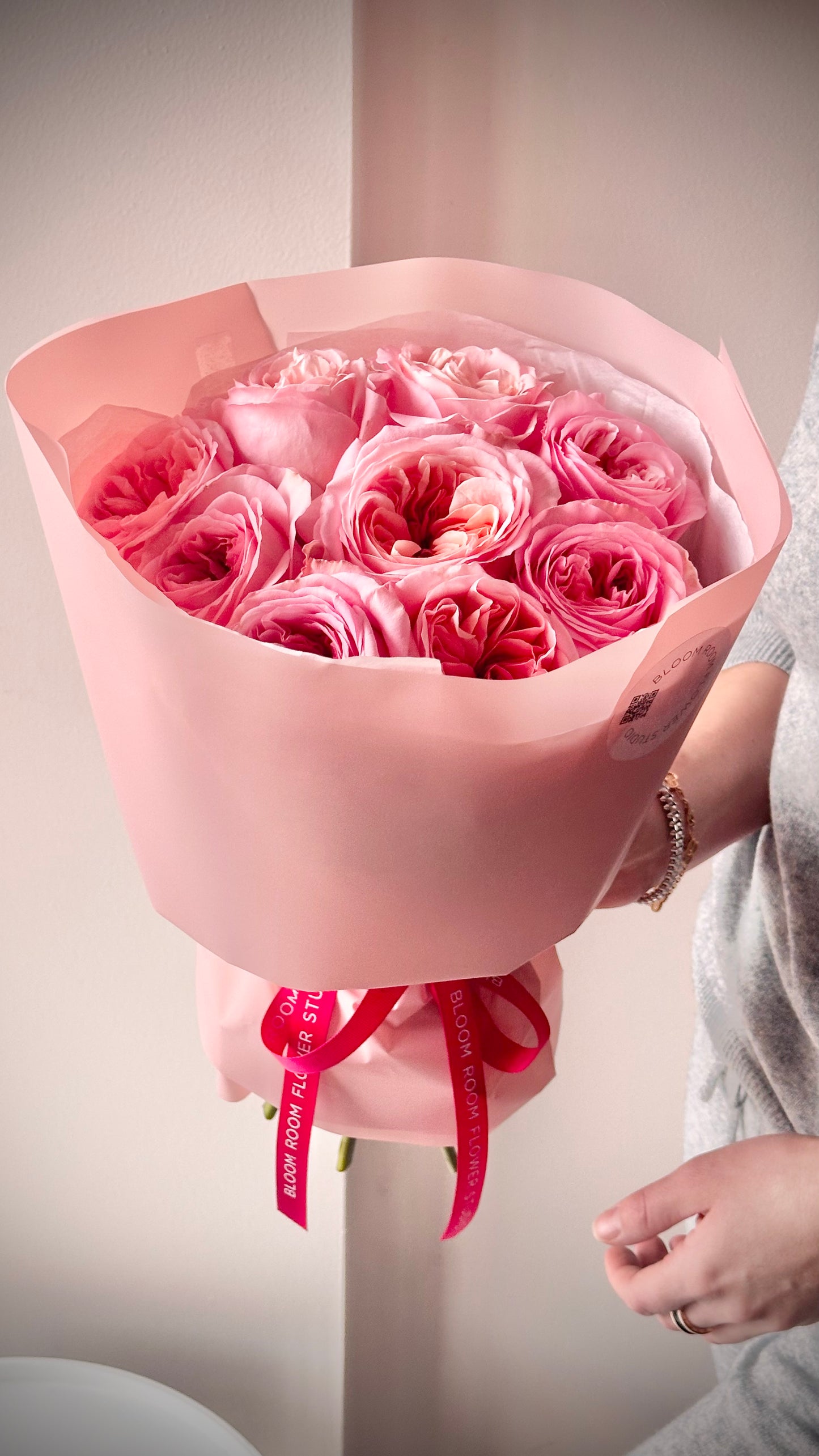 "Pink Sugar" with 9 Garden Peony Roses
