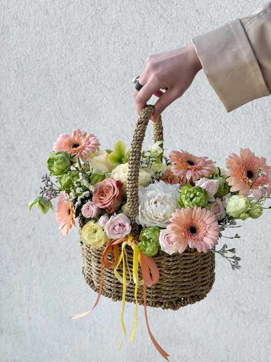 Flower Basket with spring mix flowers – BloomRoom.ee, fresh flowers in Tallinn