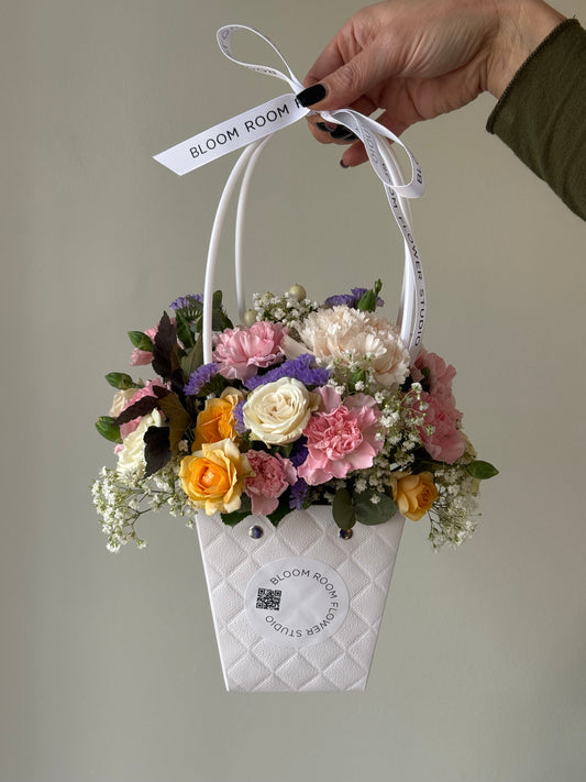 "Hold me close" Mini Flower Bag – BloomRoom.ee, värsked lilled Tallinnas