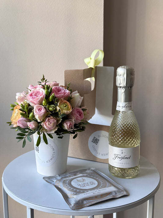 Rooside kinkekomplekt, Prosecco ja šokolaad | Подарочный набор с розами, просекко и шоколадом | Gift set with roses, Prosecco, and chocolate