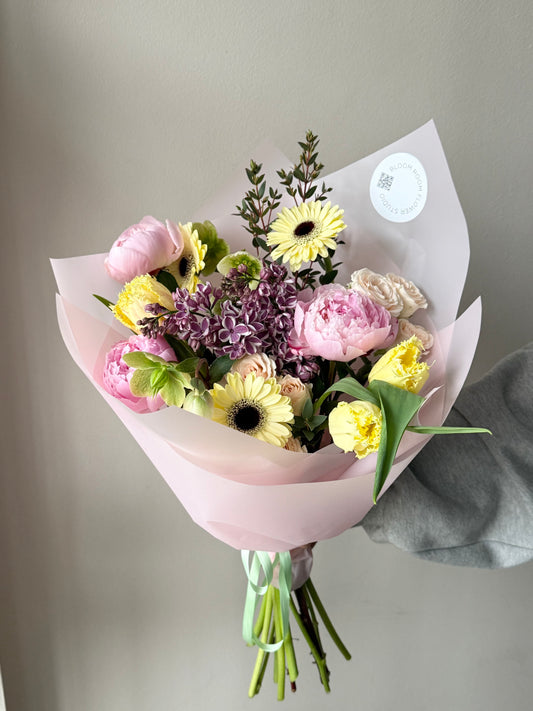 "Just to see your smile..." Art Bouquet – BloomRoom.ee, fresh flowers in Tallinn