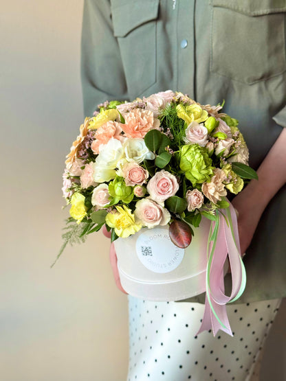 Luksuslik Midi Bloom Box koos rooside ja värvikate lilledega | Роскошная коробка Midi Bloom Box с розами и яркими цветами | Luxurious Midi Bloom Box with roses and vibrant flowers