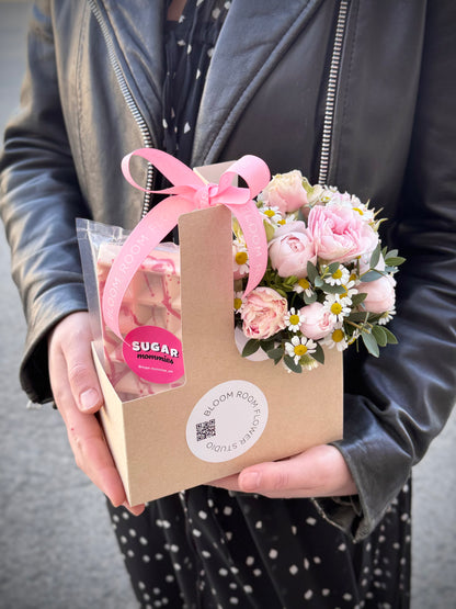 Gift set with mini flower cocktail+ + Dubai chocolate