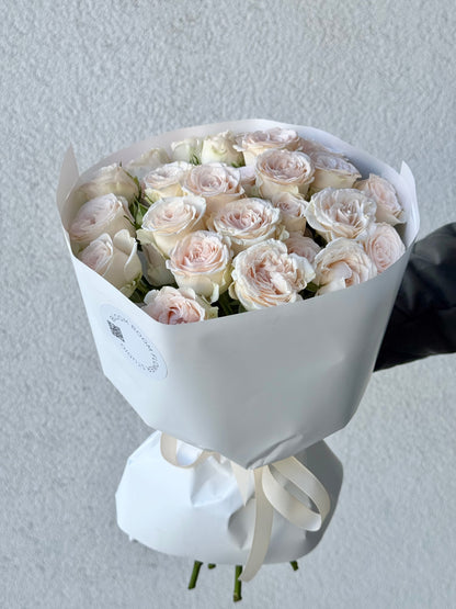 "Sofia" spray Roses