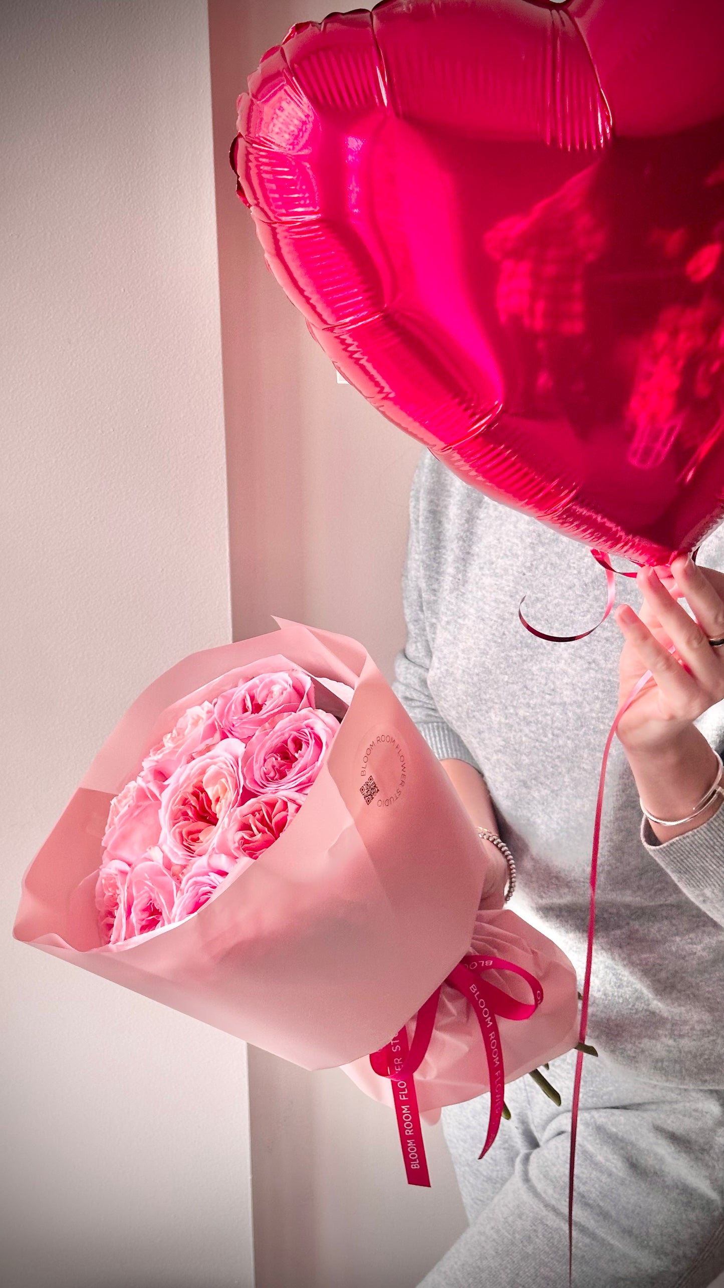 "Pink Sugar" with 9 Garden Peony Roses