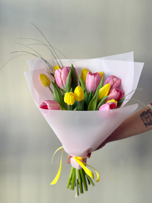 "Kiss me!" with Tulips – BloomRoom.ee, fresh flowers in Tallinn