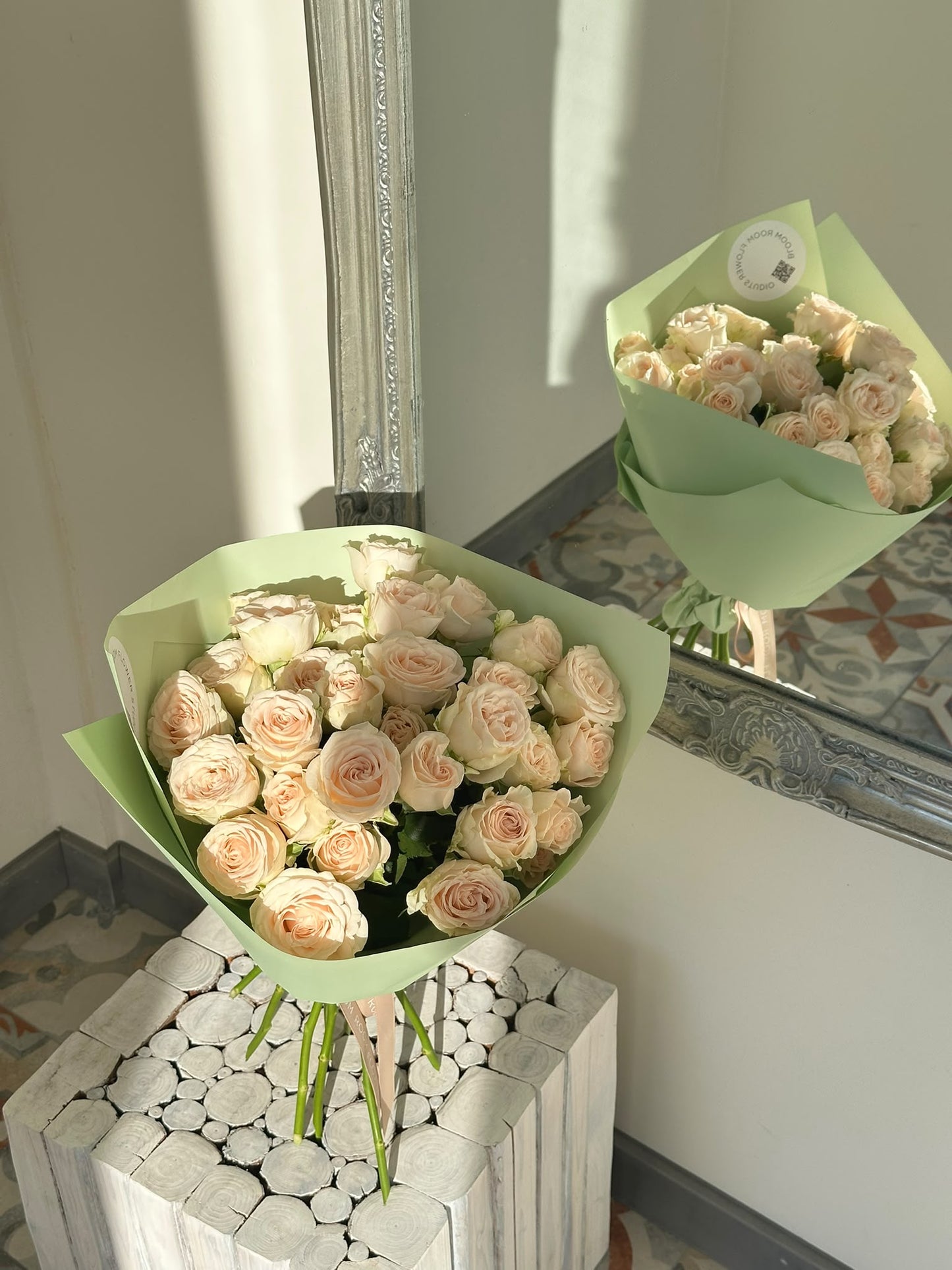 11 White "Sophia" Spray Roses