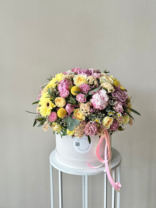 Grand  Bloom Box – BloomRoom.ee, fresh flowers in Tallinn