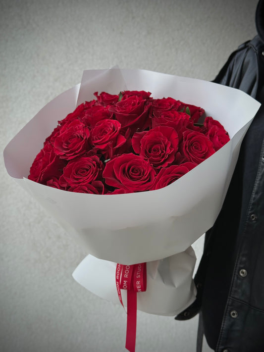 25 "Red Velvet" Roses