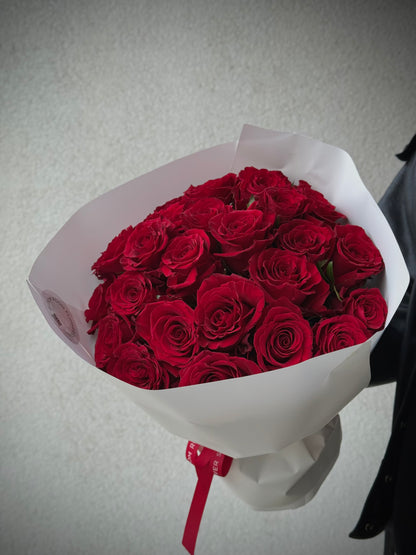 25 "Red Velvet" Roses