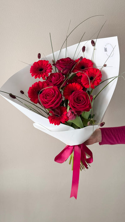 Kiss Me Art Bouquet punased roosid ja gerberad | Букет «Целуй меня» красные розы и герберы | Kiss Me Art Bouquet red roses and gerberas