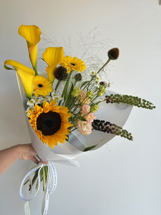 "Milky Way" Art Bouquet – BloomRoom.ee, fresh flowers in Tallinn