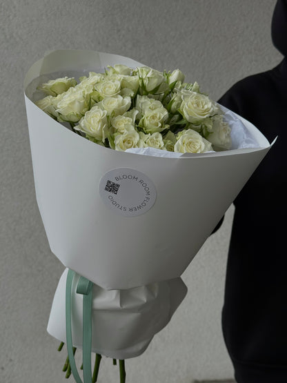 Valge rooside kimp luksuslikus pakendis | Букет белых роз в роскошной упаковке | Luxury white rose bouquet in stunning packaging