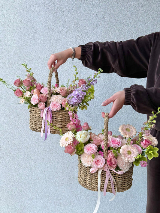 Flower Basket with spring mix flowers – BloomRoom.ee, fresh flowers in Tallinn