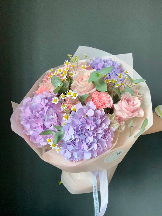 “Bloom, baby, bloom🌸”Art Bouquet – BloomRoom.ee, fresh flowers in Tallinn
