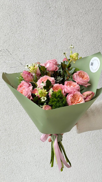 "Julietta" Art Bouquet