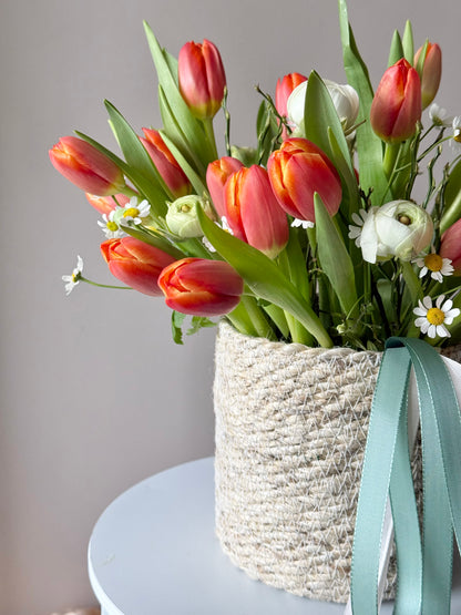 Kevadine teraapia korv | Корзина "Весенняя терапия" | "Spring Therapy" Basket with orange tulips and daisies