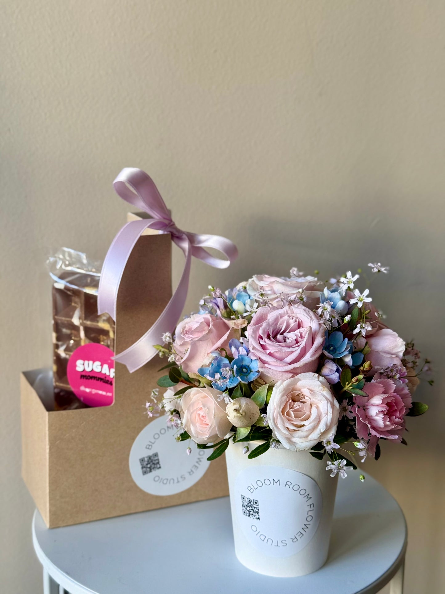 Gift set with mini flower cocktail+ + Dubai chocolate