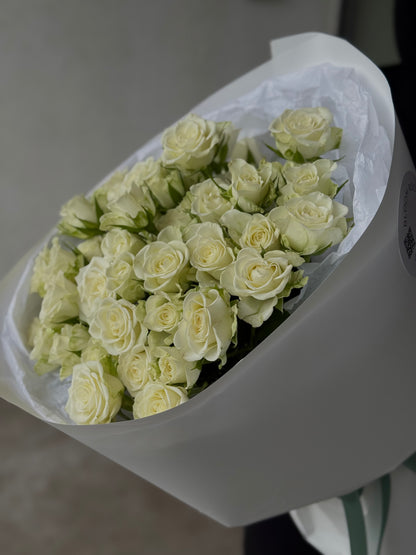 Valged roosid kaunis kimp | Красивый букет белых роз | Beautiful bouquet of white roses