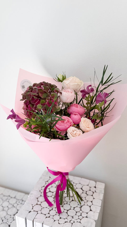 "Pink Whisper" Art Bouquet – BloomRoom.ee, värsked lilled Tallinnas