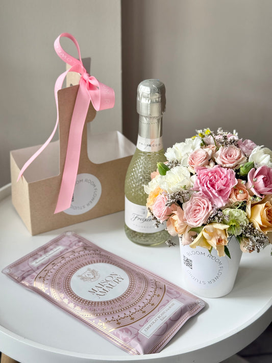 Gift set with flower cocktal, Prosecco and Morocco Premium Chocolate