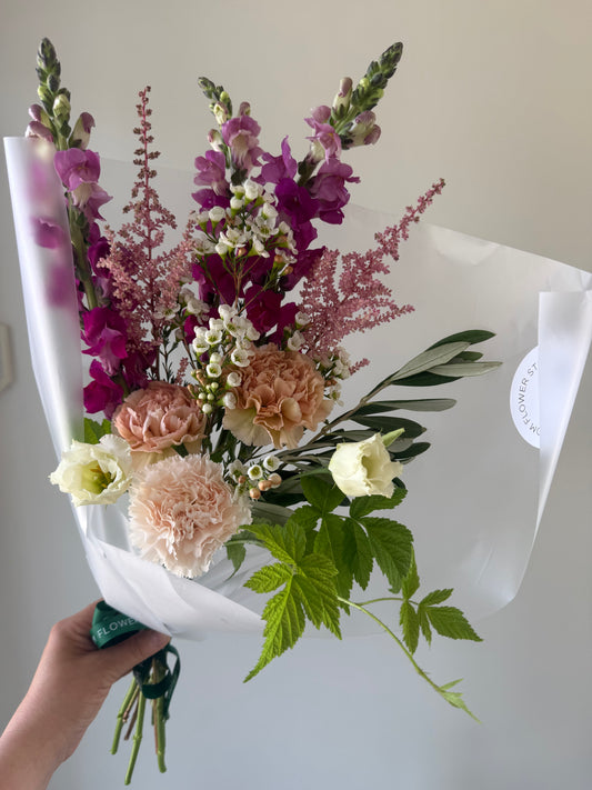"Summer romance" Art Bouquet – BloomRoom.ee, fresh flowers in Tallinn