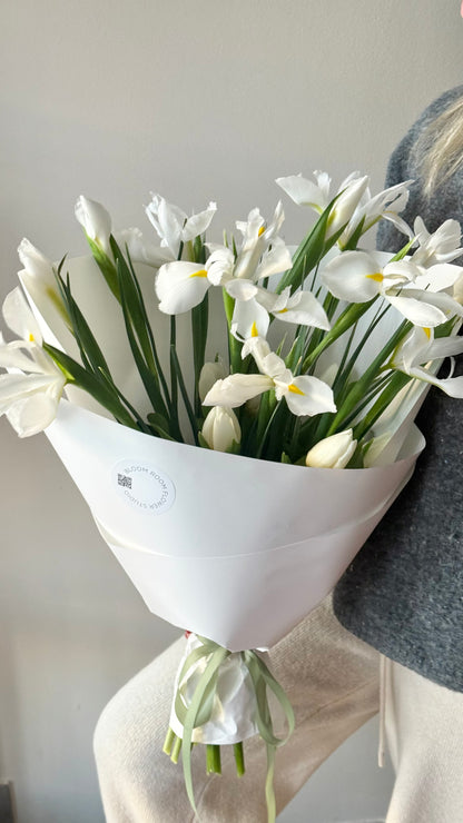 "Iris for someone special" Grand Bouquet