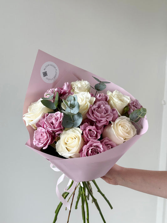 Mix of roses with eucalyptus – BloomRoom.ee, fresh flowers in Tallinn