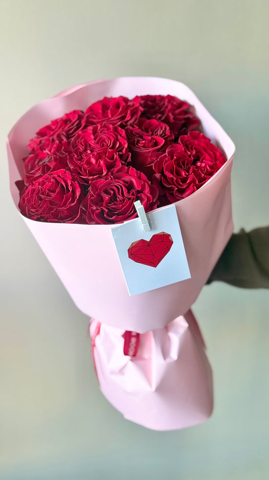 "L♥️VE" Grand Bouquet with Garden Roses – BloomRoom.ee, fresh flowers in Tallinn