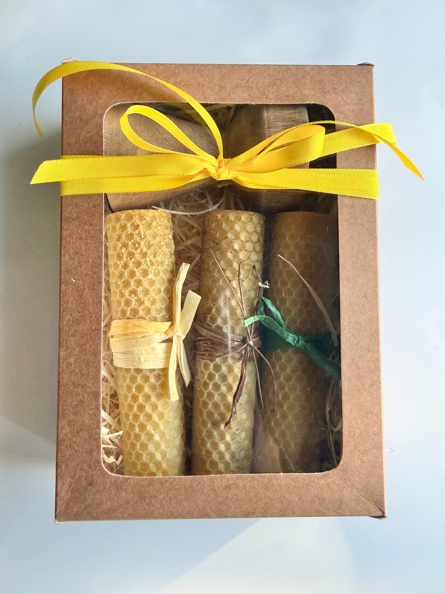 Gift set with 3 handcrafted candles made from 100% natural beeswax, paired with a minimalist wooden candle holder.