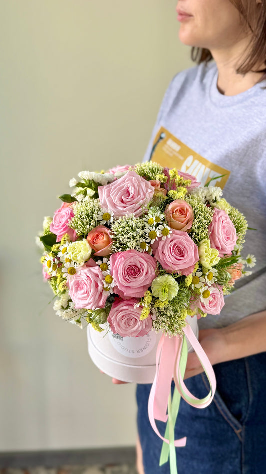 Midi Bloom Box – BloomRoom.ee, fresh flowers in Tallinn