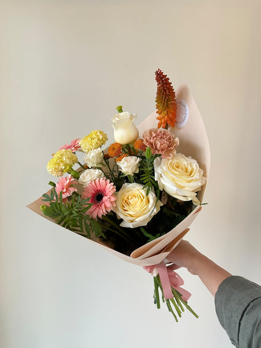 “Add colours to your life ✨» art bouquet – BloomRoom.ee, värsked lilled Tallinnas