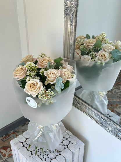 "Kisses and hugs" with special Menta roses