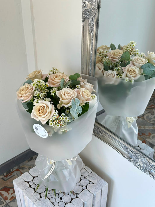 "Kisses and hugs" with special Menta roses – BloomRoom.ee, fresh flowers in Tallinn