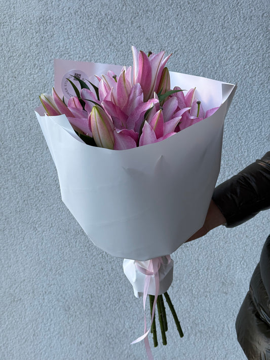 "Lilies of your Heart "  Grand Bouquet – BloomRoom.ee, värsked lilled Tallinnas