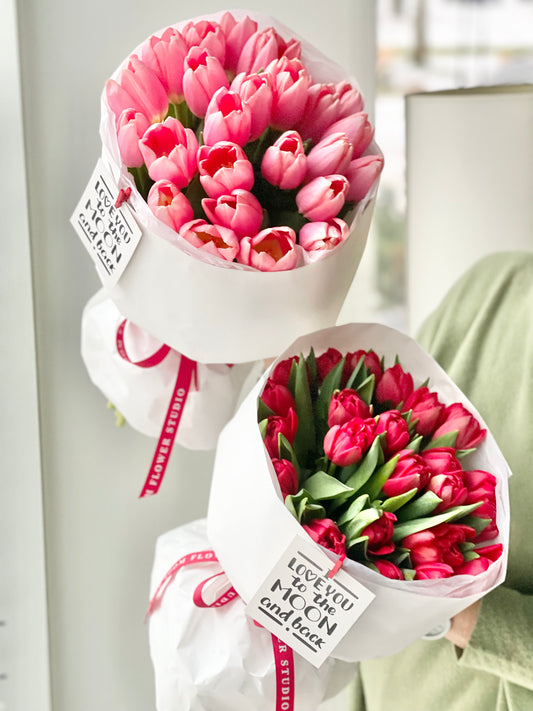 «To The Moon and back..”. Tulips Bouquet. – BloomRoom.ee, свежие цветы в Таллине