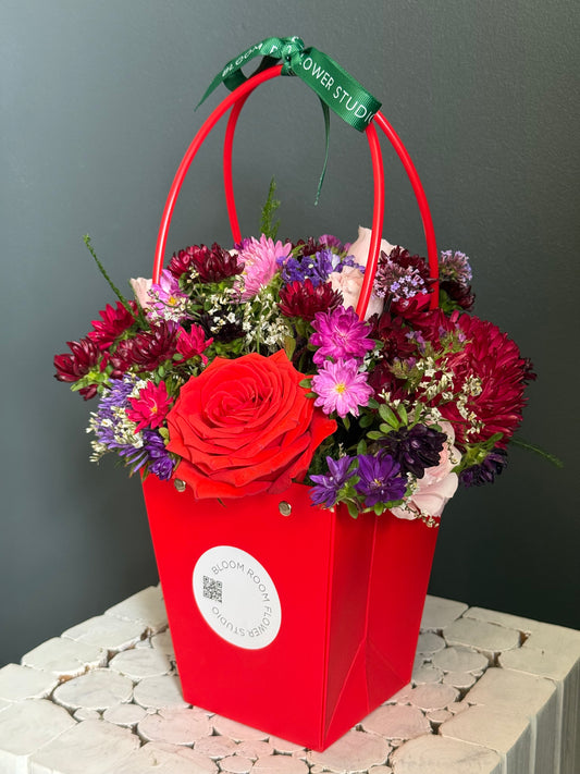 "Hold me tender" Mini Flower Bag – BloomRoom.ee, fresh flowers in Tallinn
