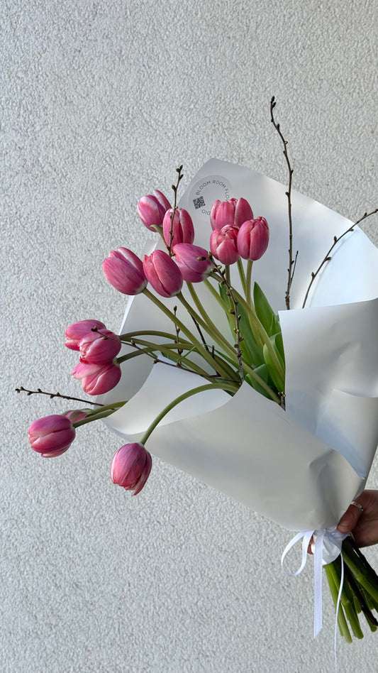 "French Kiss" Art Bouquet – BloomRoom.ee, fresh flowers in Tallinn