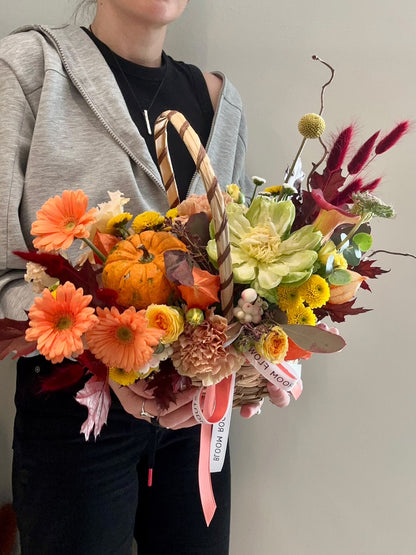 Flower Basket with seasonal flowers and goods “Pumpkin friends”