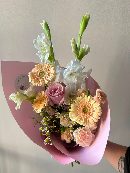 "Flirt” Art Bouquet – BloomRoom.ee, fresh flowers in Tallinn