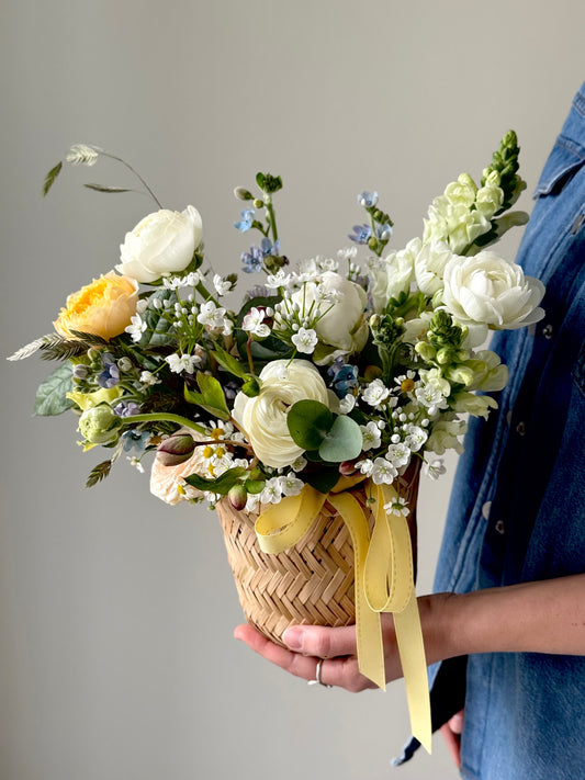 Mini Flower Basket – BloomRoom.ee, fresh flowers in Tallinn