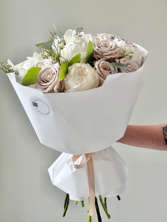 "Milkshake" Grand Bouquet – BloomRoom.ee, fresh flowers in Tallinn